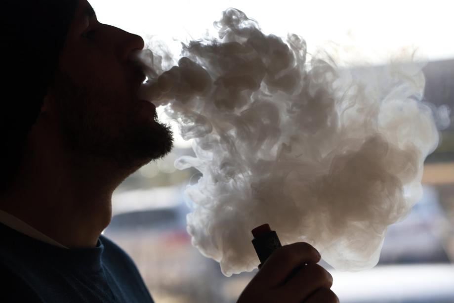florida age to buy cigarettes legal age tobacco florida It is illegal in Illinois for anyone under the age  of 21