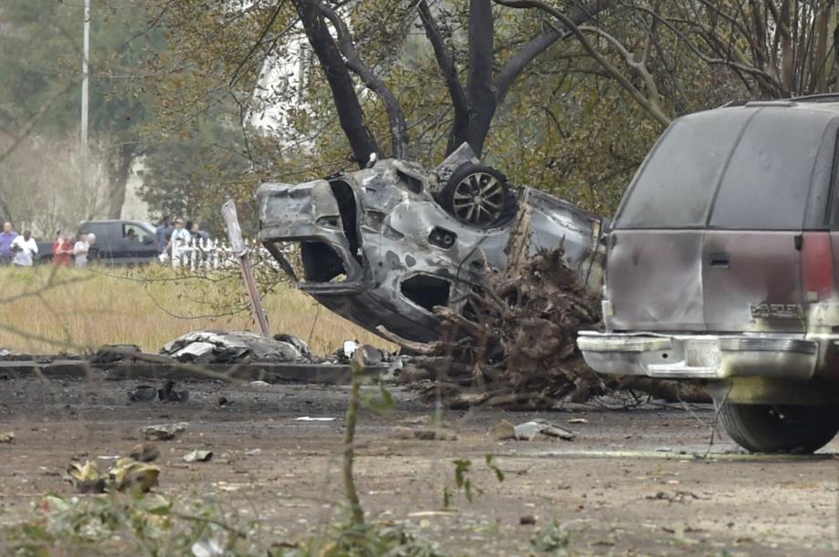 Son of LSU offensive coordinator sues after wife dies in plane crash