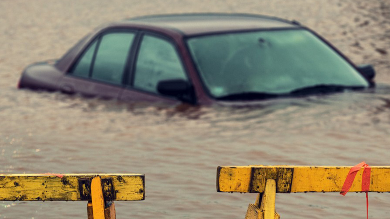 How to Escape From a Sinking Car
