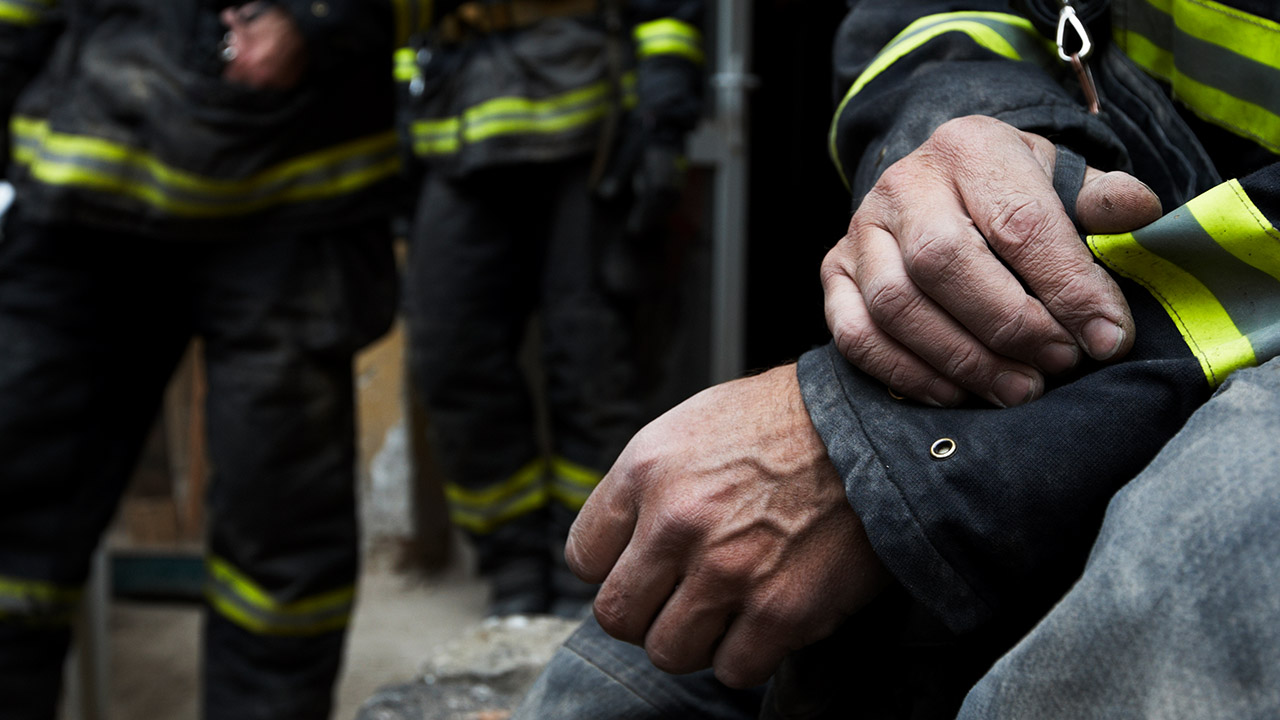 Firefighter killed, 2 injured in shooting after fire at California